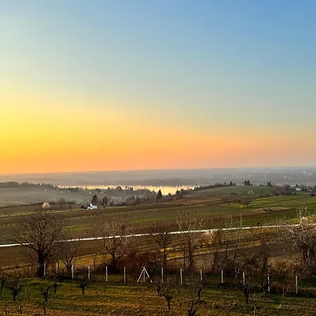 Vikendica Nina I Lola *